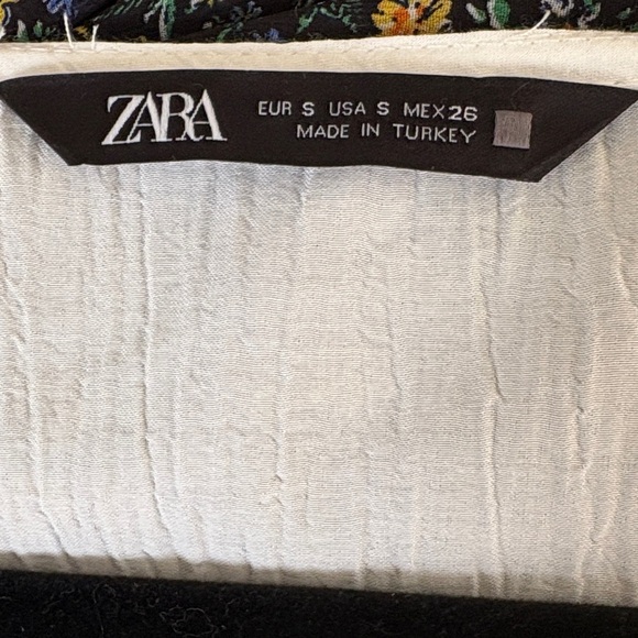 Zara Blouse with Button Detail - Picture 3 of 3